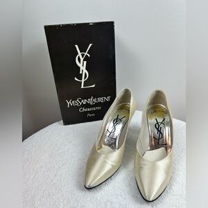 Yves Saint Laurent Cream Heels with Pointed Toe
